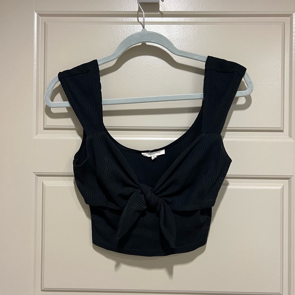 Black ribbed crop with bow in front